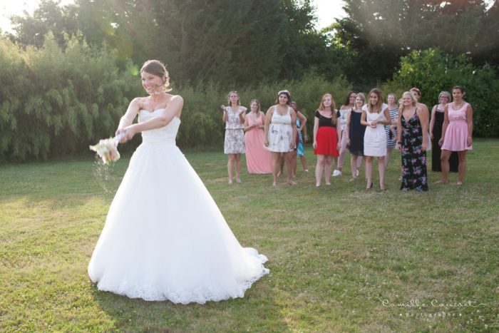photographe mariage lancé de bouquet