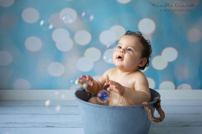 portrait enfant bain et bulles