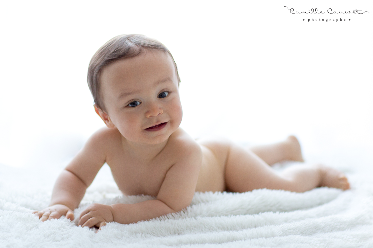 portrait bébé 9 mois nu