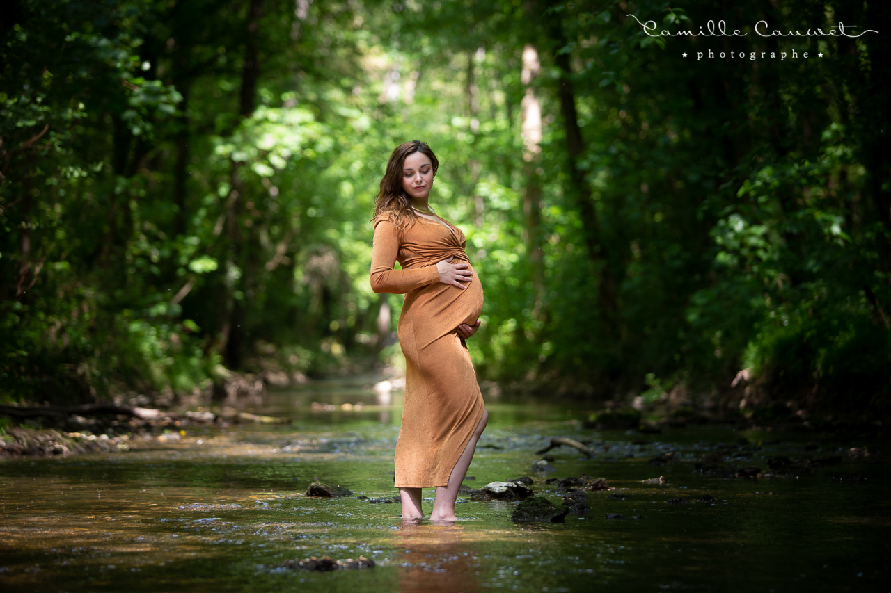 femme enceinte dans la nature