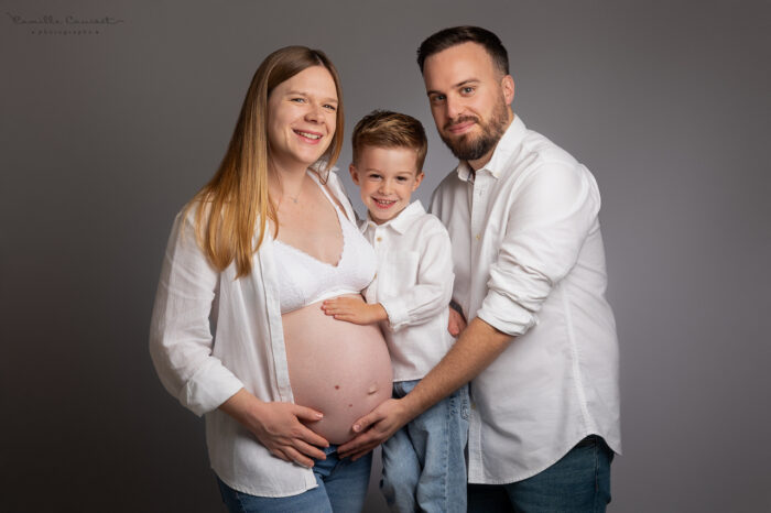 famille avec femme enceinte