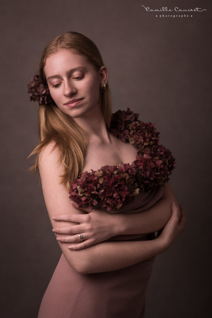 portrait artistique femme et fleurs