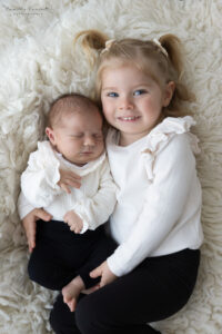 bébé et grande soeur